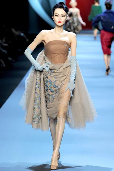 Look 17
